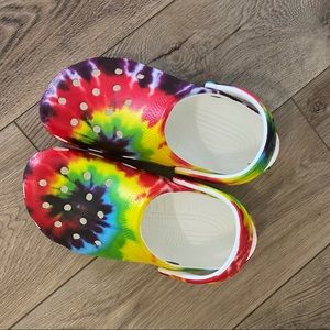 TIE DYE CROCS